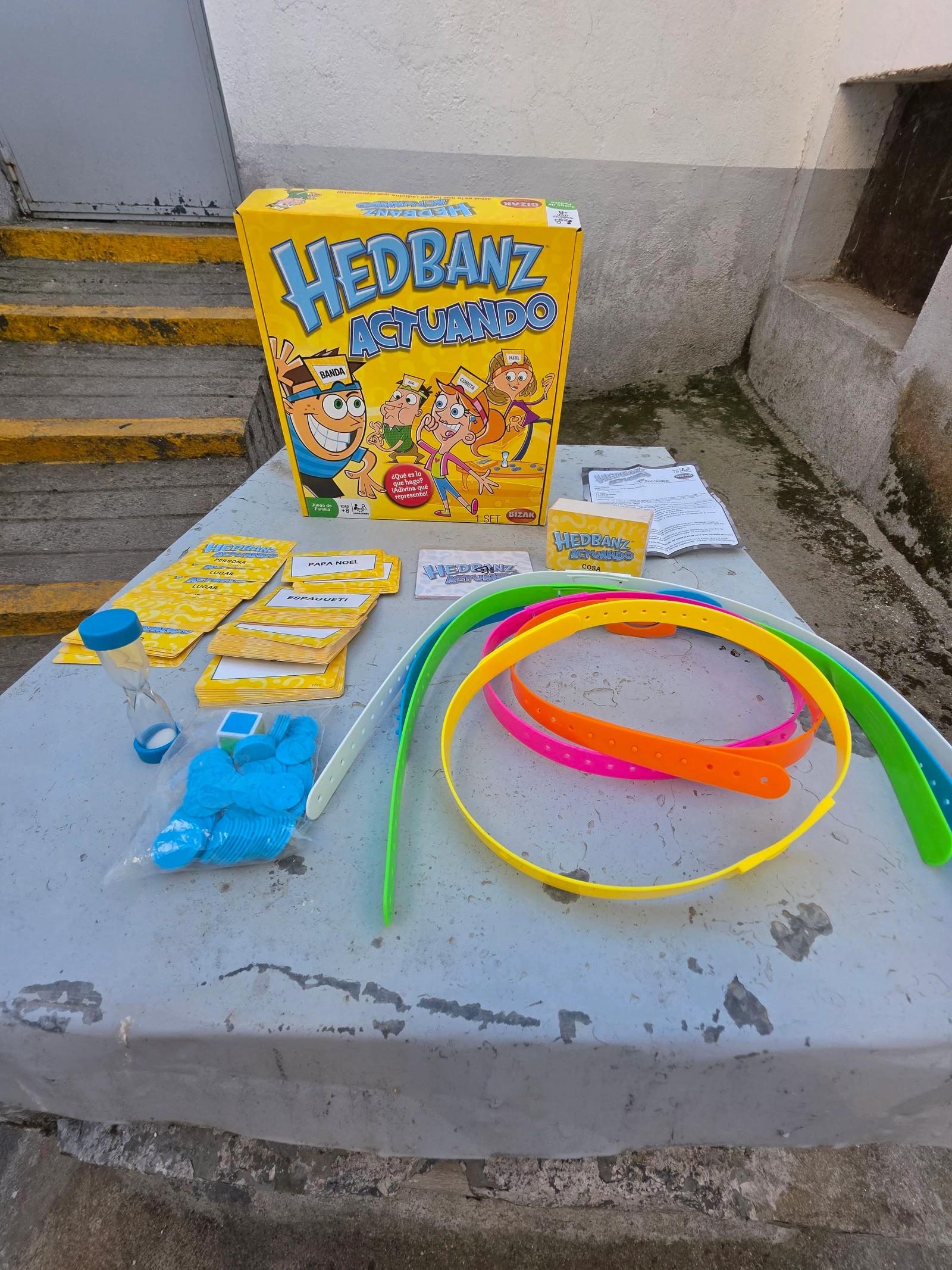 Hedbanz Actuando Juego de Mesa